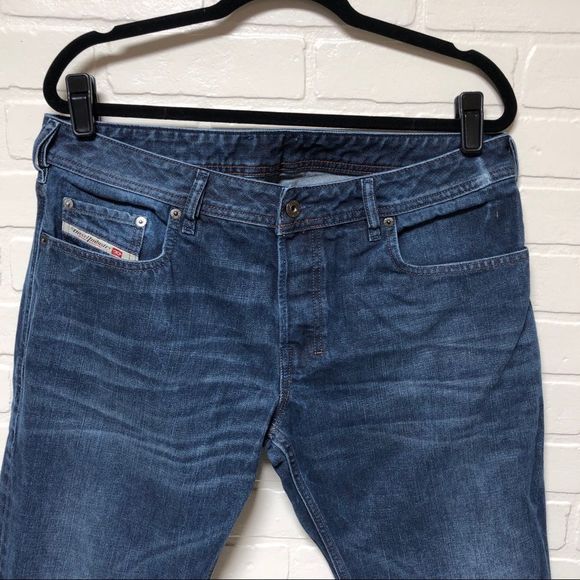 Diesel Jeans Made in Italy, Womens Size 36 Dark Wash Straight Leg Jeans - Picture 2 of 11